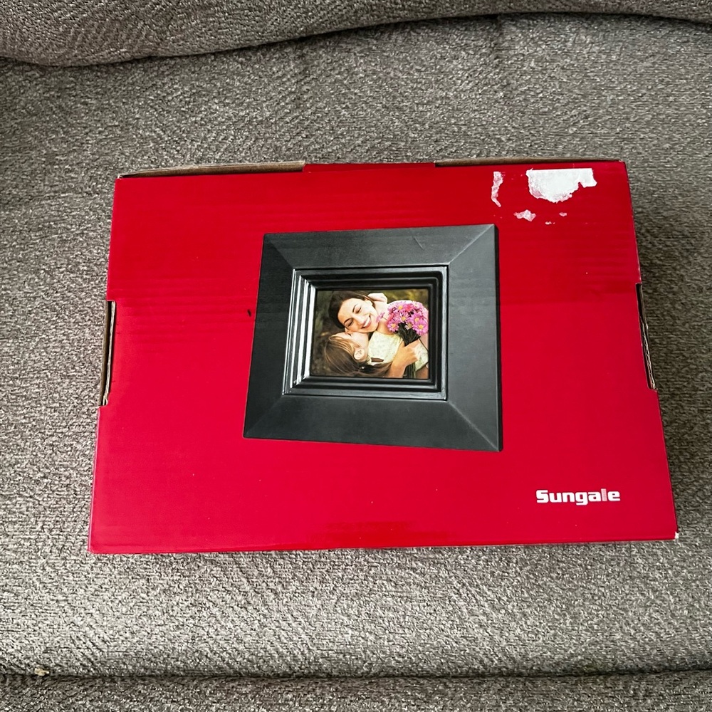 Sungale Red Digital Photo Frame